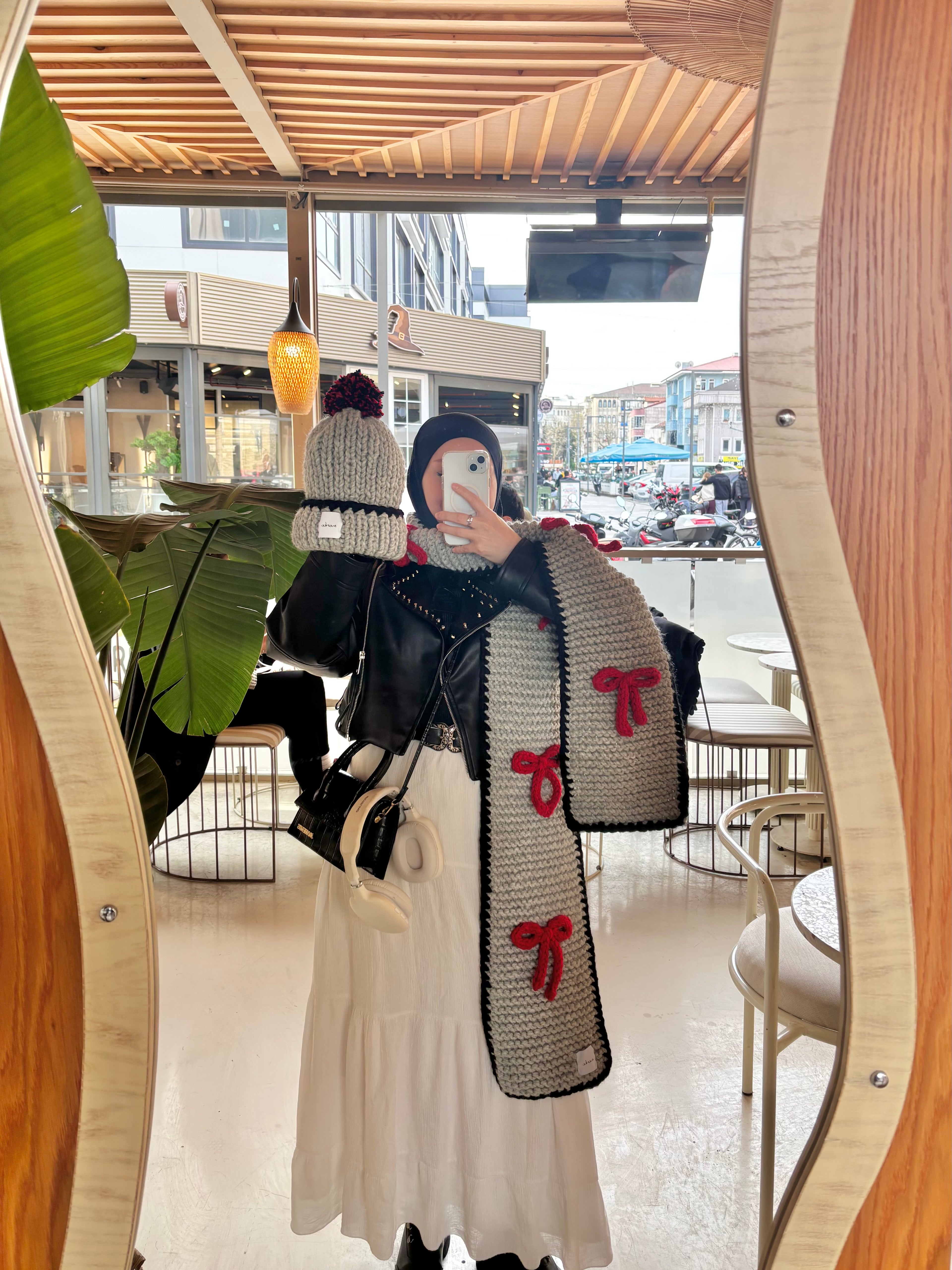 Red Ribbon Scarf + Bere