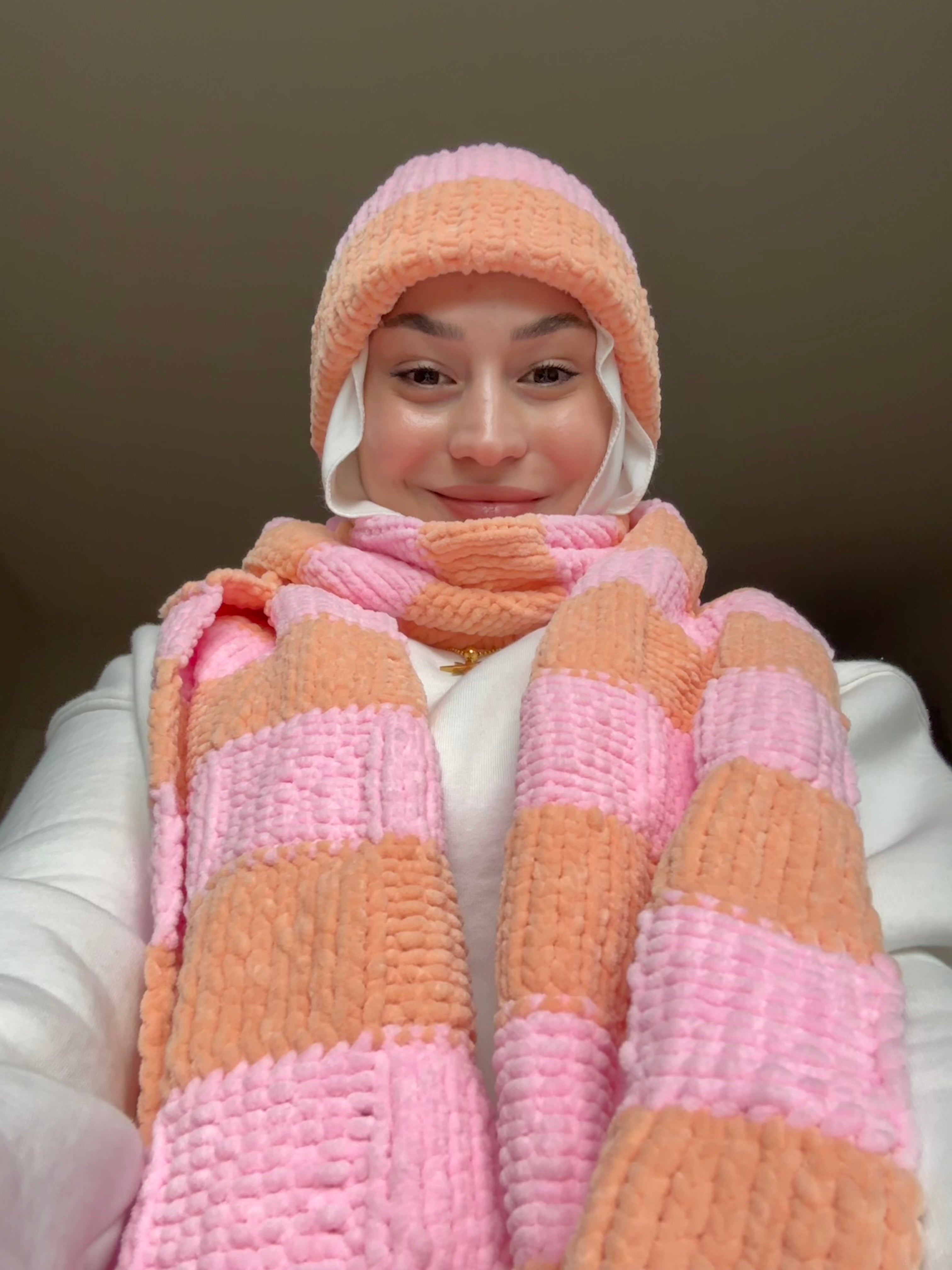 Turuncu - Pembe El Örgüsü Atkı + Bere