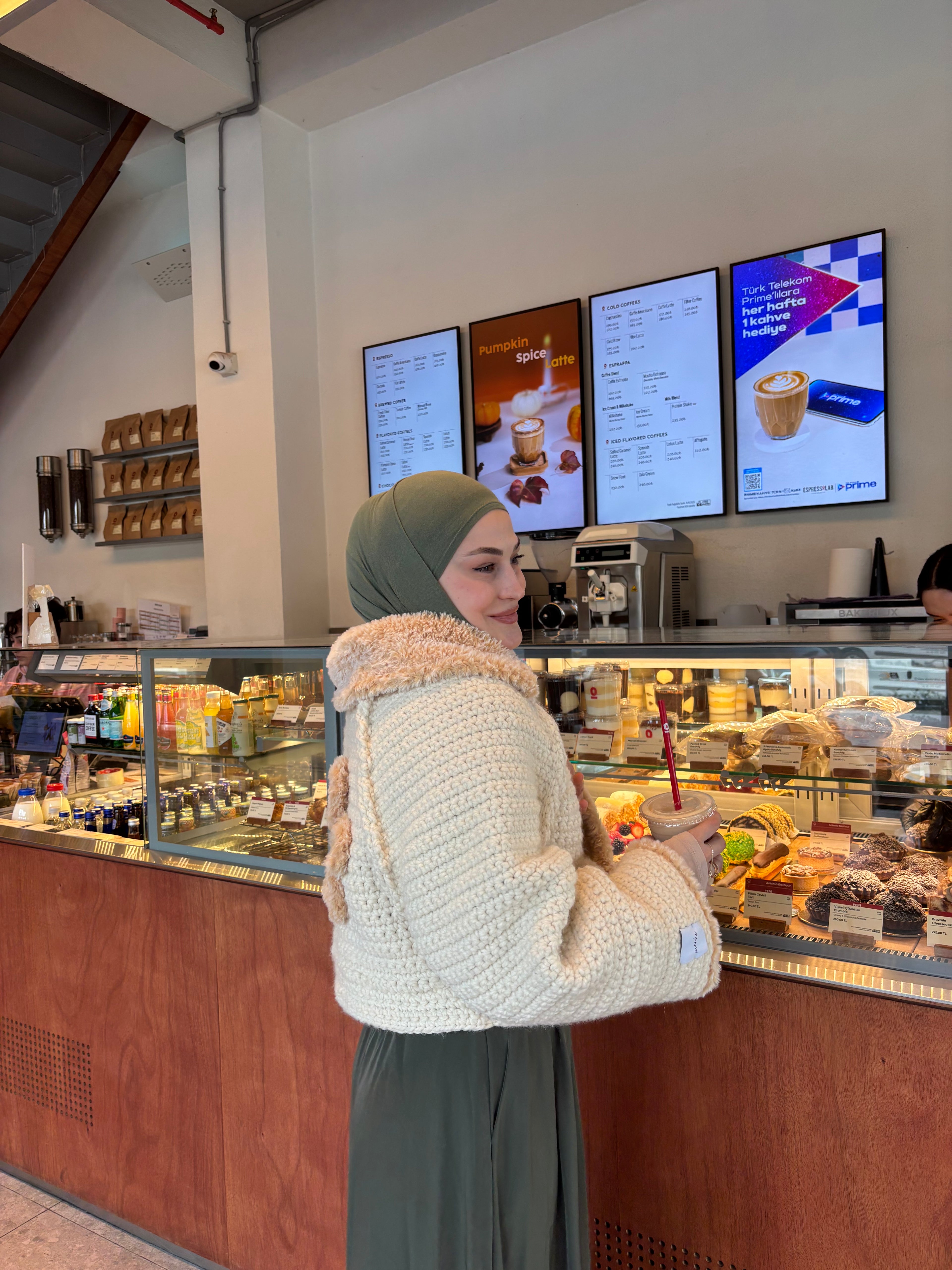 Soft Daisy El Örgüsü Hırka