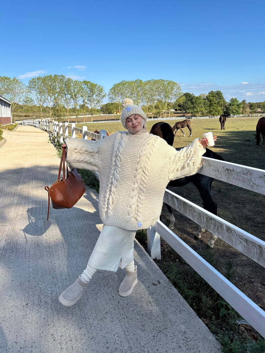 Cream El Örgüsü Kazak