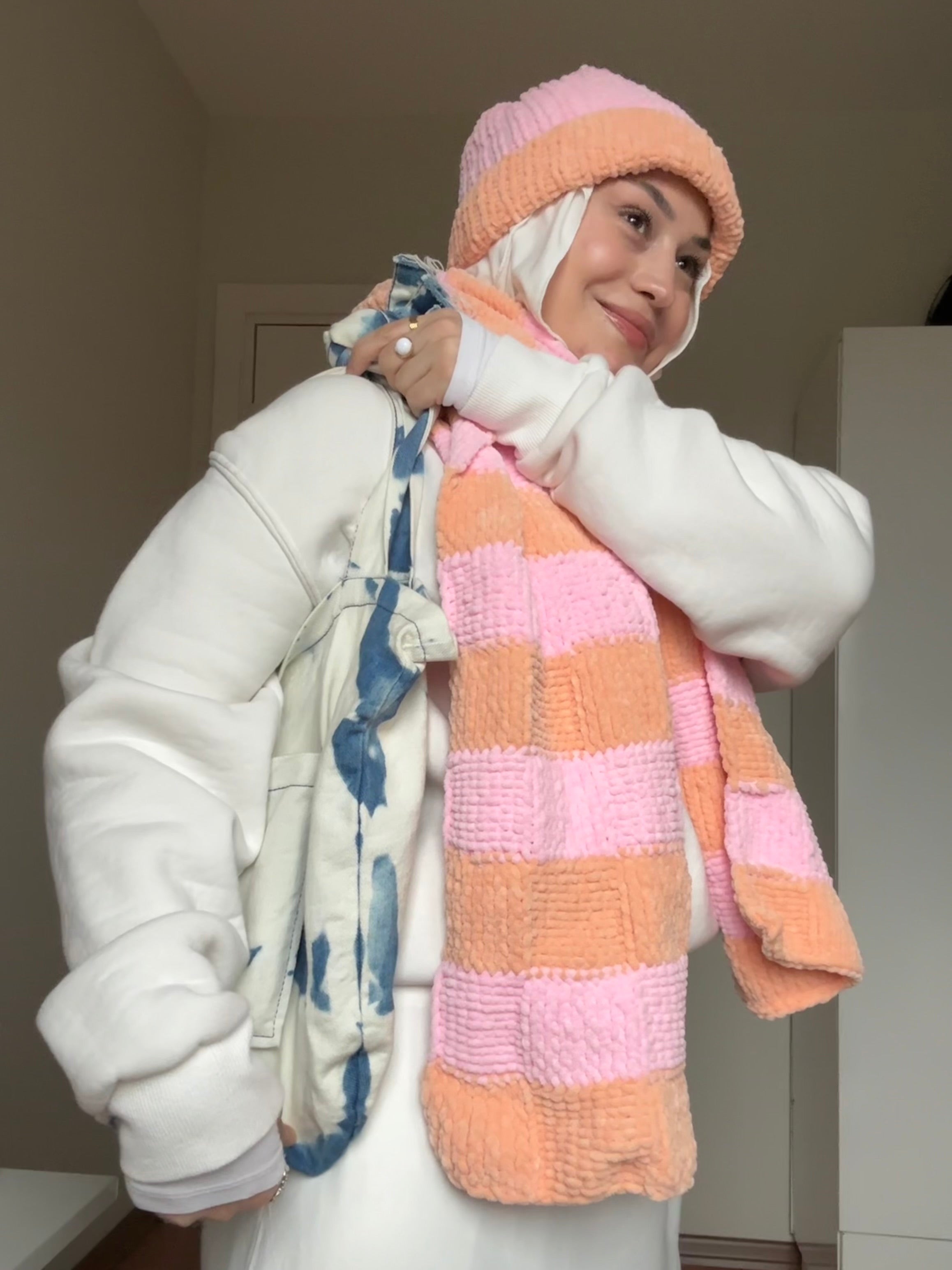 Turuncu - Pembe El Örgüsü Atkı + Bere