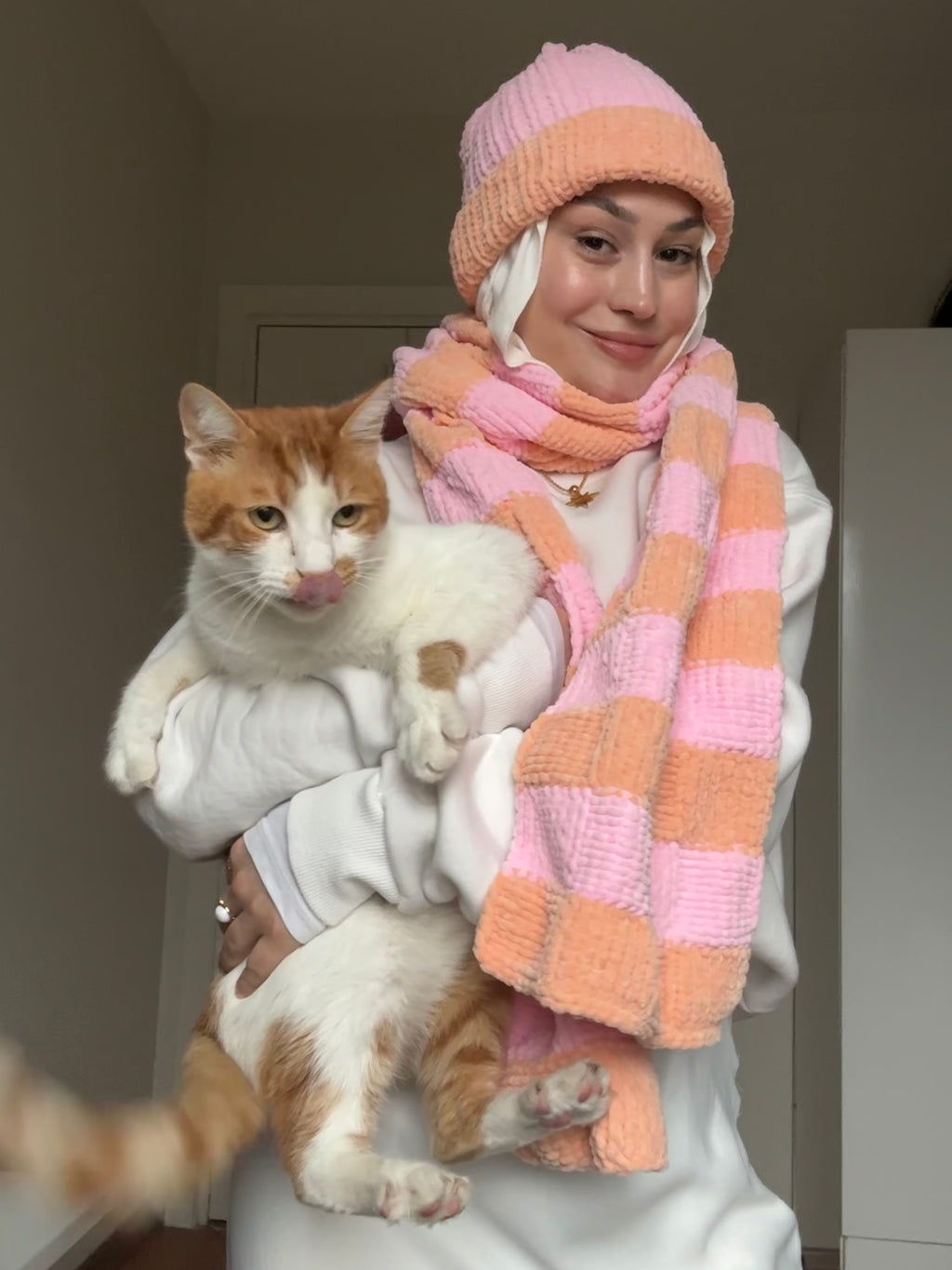 Turuncu - Pembe El Örgüsü Atkı + Bere