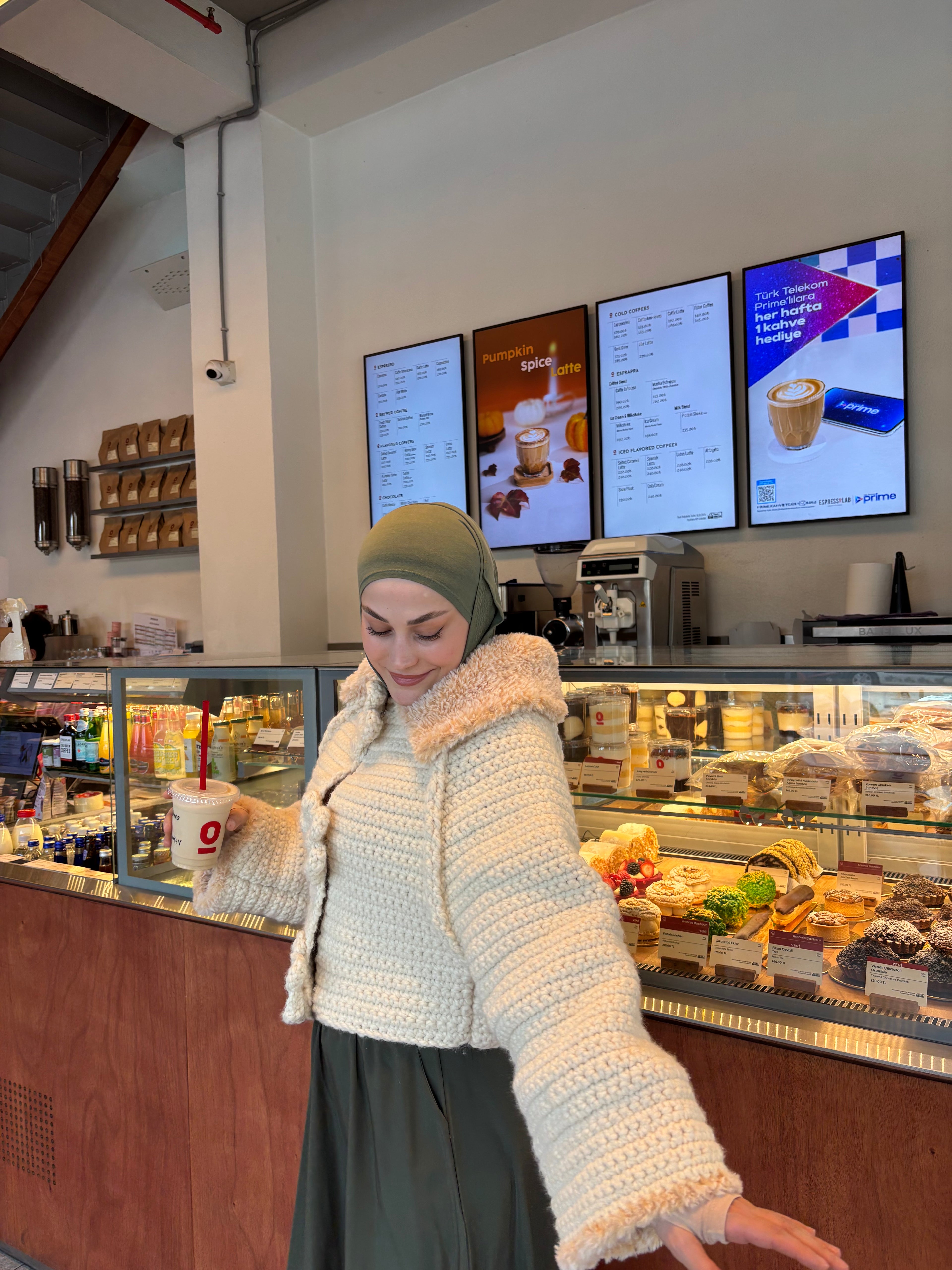 Soft Daisy El Örgüsü Hırka