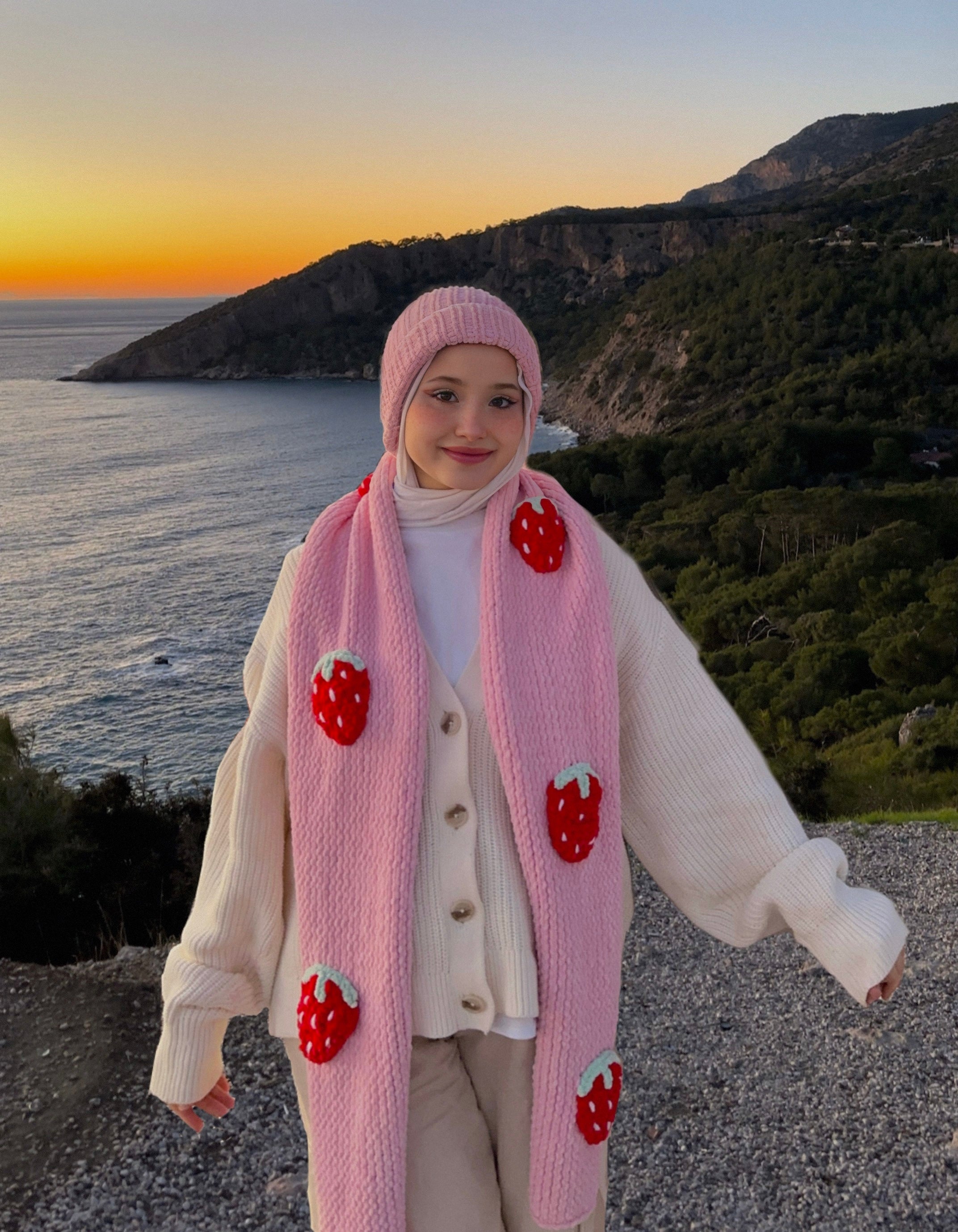 Strawberry El Örgüs atkı + Bere