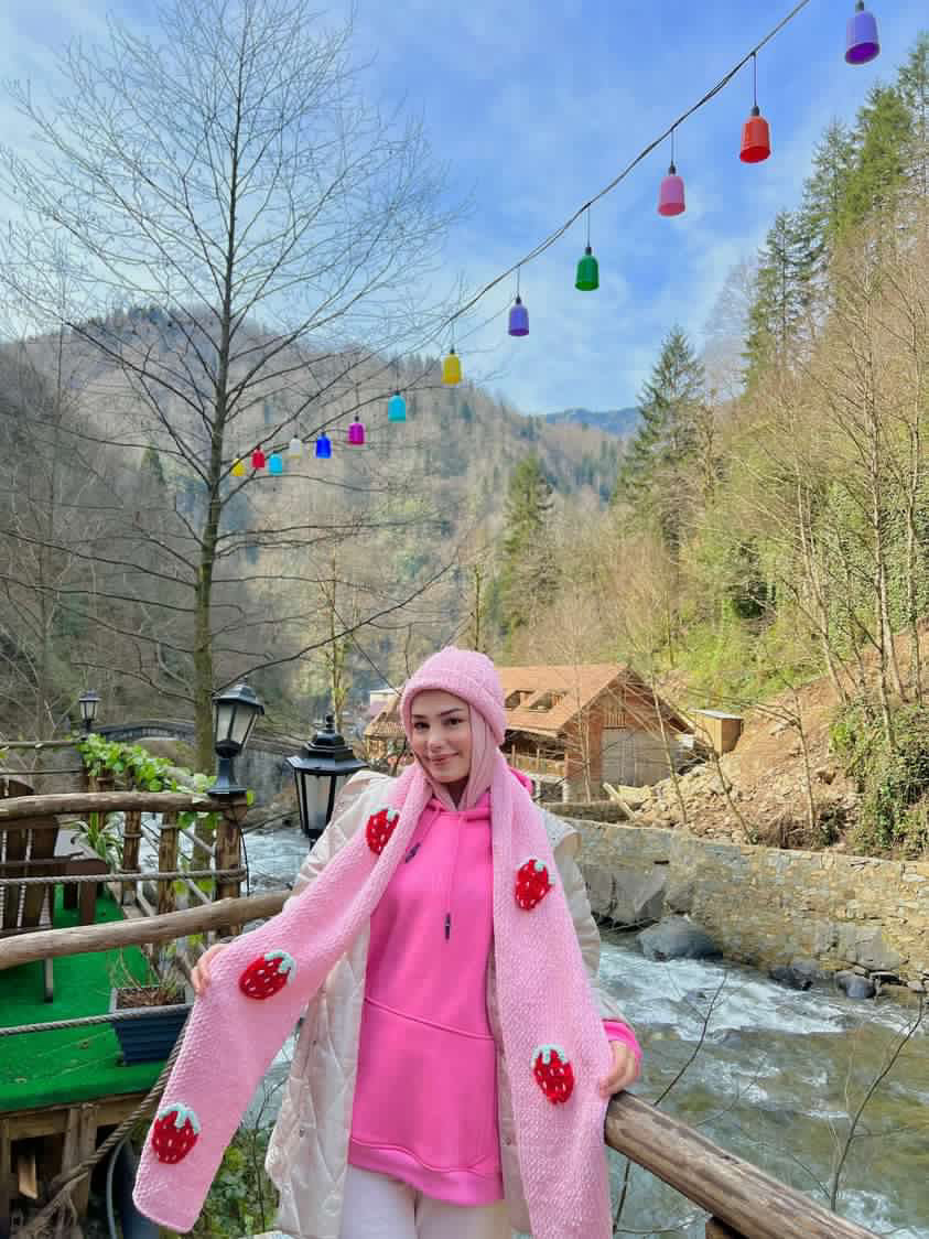 Strawberry El Örgüs atkı + Bere